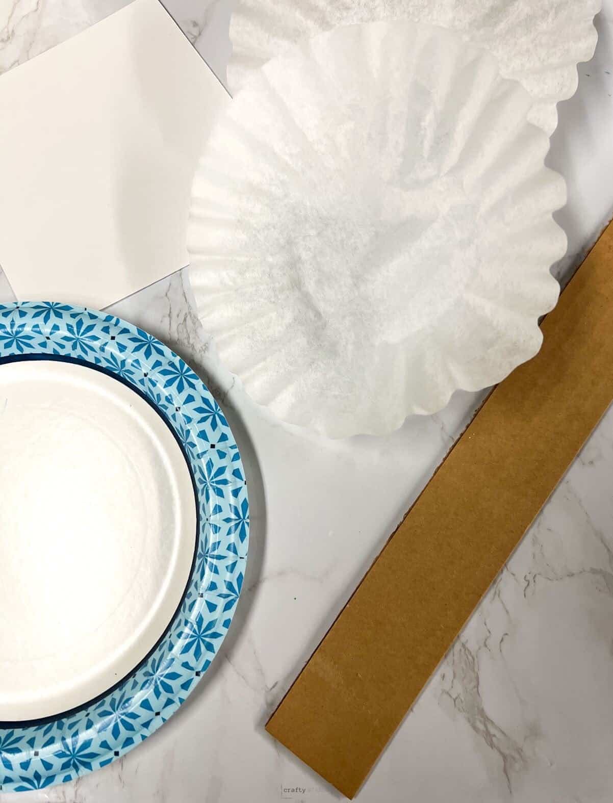 supplies used for easy paper plate craft.