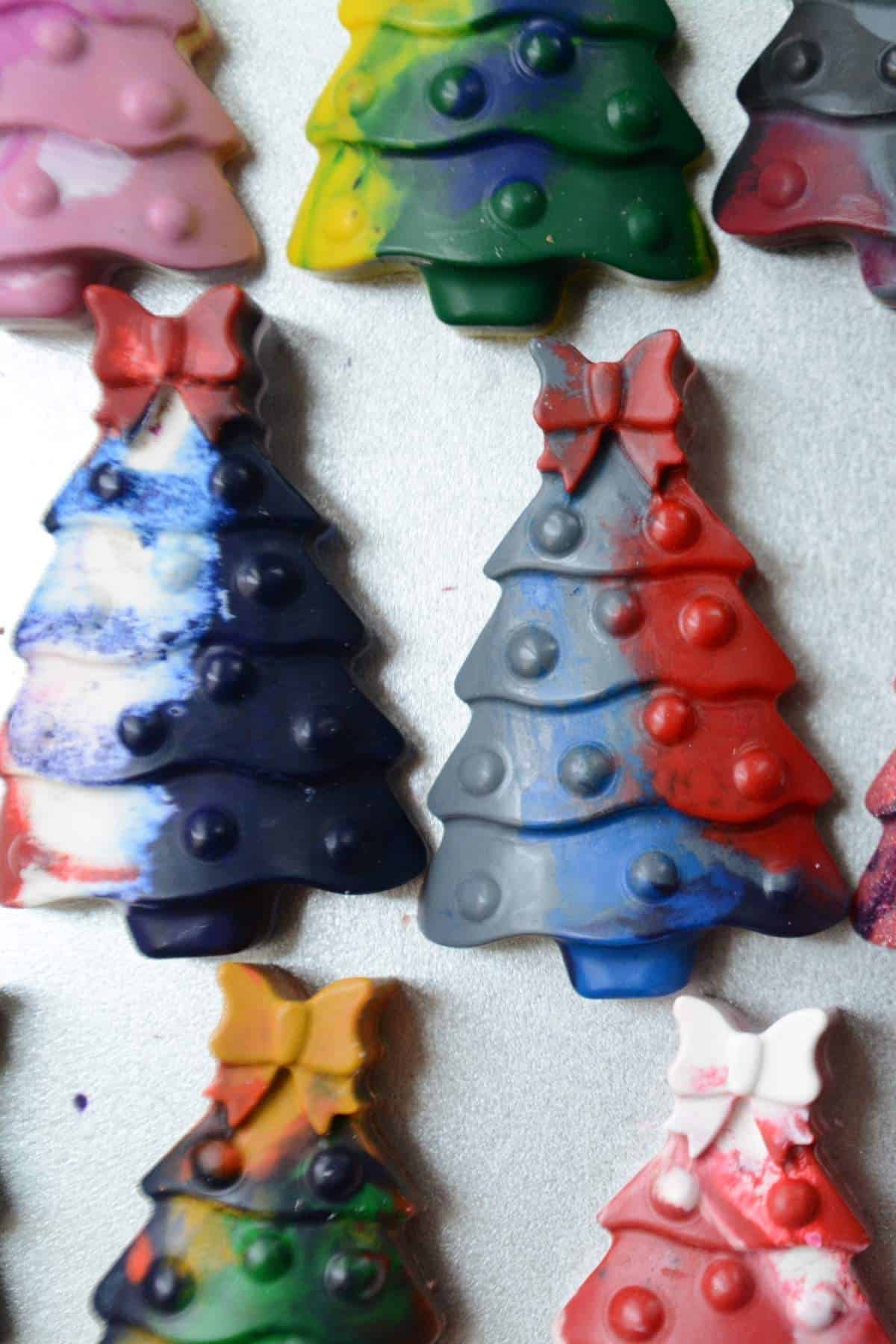 DIY Christmas tree crayons.