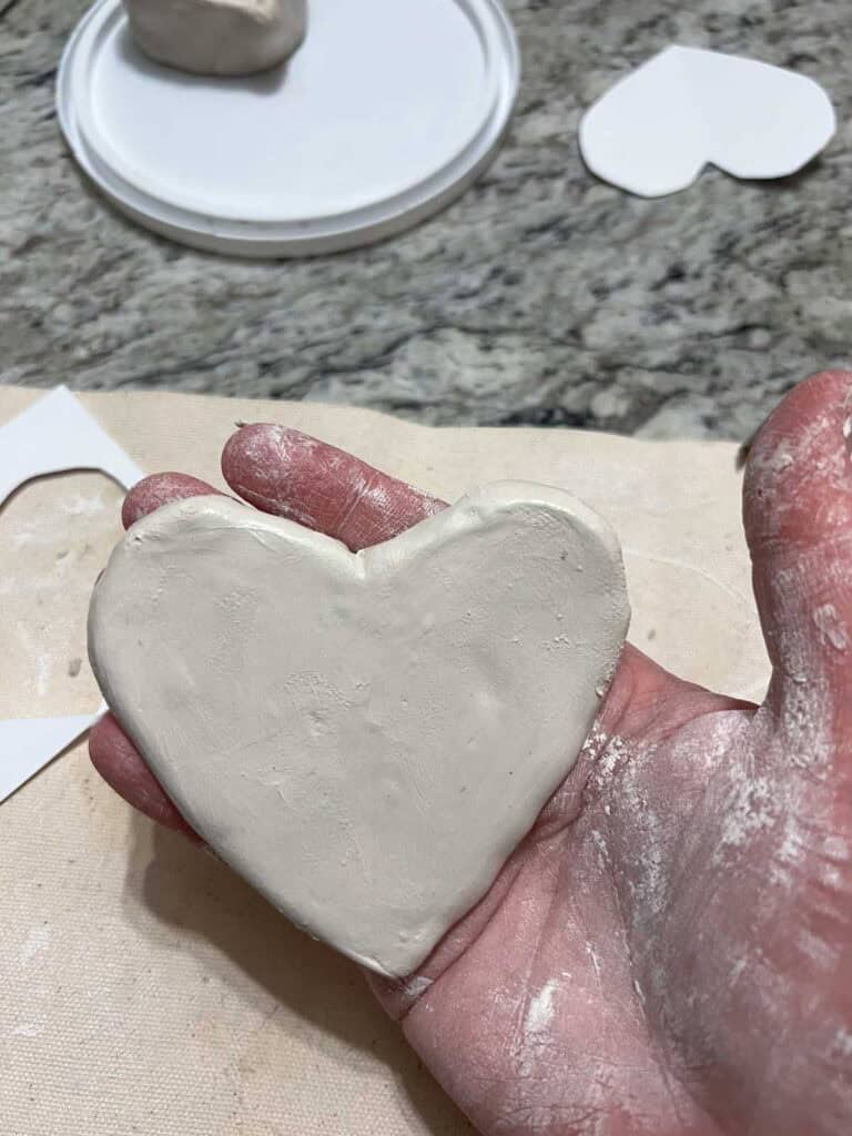 How To Make An Easy DIY Clay Heart Trinket Dish - Crafty Art Ideas